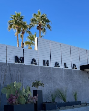The Mahala sign sets the tone for a playful, design-forward Palm Springs stay. - Pool + Spa + Firepit + Courtyard | Mtn Views | Desert King at Mahala (Palm Springs)