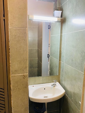 Bathroom - Studio, Kiambu Road, Nairobi (Nairobi)