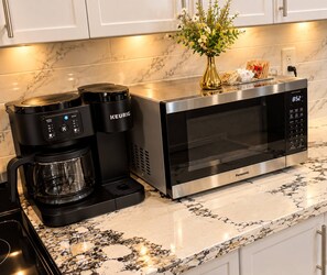 Private kitchen - Beautiful basement plus parking (Cambridge)