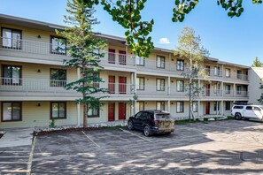 A multi-story motel with a parking lot, featuring a row of single-story buildings with balconies. - Hikes + Hot Tub Soaks! Extended Silverthorne Stay (Silverthorne)