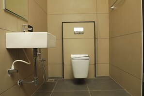 Bathroom - Hotel Adhis Park (Thanjavur)