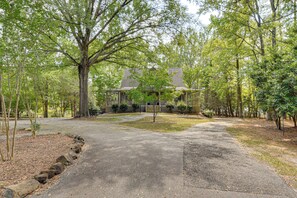 A house surrounded by trees with a driveway leading to the entrance. - Dock, Hot Tub, Game Room! Lake Wateree Retreat (Camden)