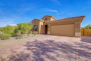 A residential property with a paved driveway, a garage, and a landscaped garden. - Gather - Relax - Stay Awhile - Near Ballparks Mts (Goodyear)