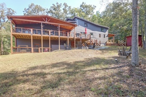 A two-story building with a covered patio area and a small deck. - Walk to Creek! 10-Acre 'Spring Creek Lodge' (Blue Ridge)