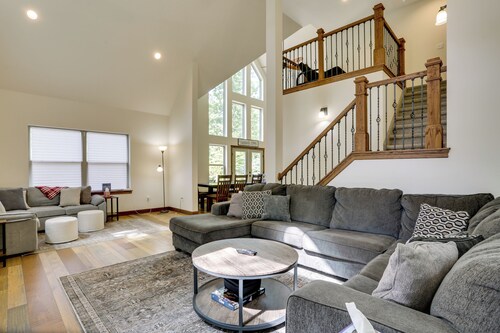 Masthope 5BR, 3BA Chalet Walk to Ski Area & Lodge