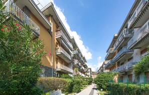 A residential street with multi-story buildings, balconies, and lush greenery. - 1 bedroom nice apartment in Rapallo (Rapallo)