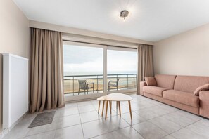 Living Room - Zeedijk Beachfront Stay in Belgium (BLANKENBERGE)