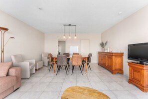 Living Room - Zeedijk Beachfront Stay in Belgium (BLANKENBERGE)