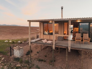 Outdoor dining - Dassenheuwel Wheat Cabin (Malmesbury)