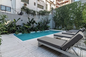 Pool - Large Palermo studio with balcony, work desk and in-unit washer-dryer (Palermo)
