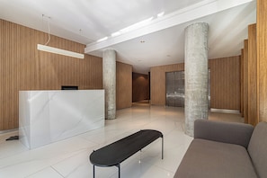 Lobby - Large Palermo studio with balcony, work desk and in-unit washer-dryer (Palermo)
