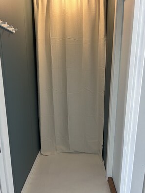 A narrow hallway with a beige curtain, a white door frame, and a white wall. - Solhaug apartment, Fredvang (Flakstad)