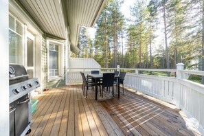 Outdoor dining - Hytintupa A by Holiday in Kalajoki (Kalajoki)