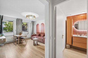 Living area - Charming Paris Apartment on Rue de Vaugirard (Paris)