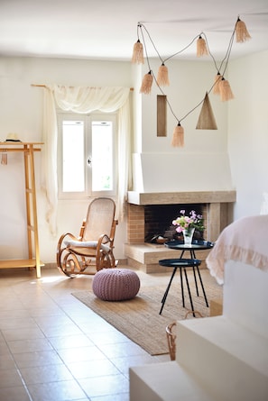 Interior - Elefthia Syros-Luxury Houses & Suites (Syros)