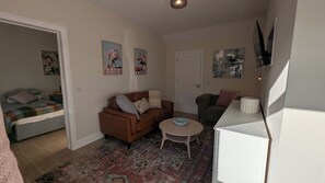 Living area - Fabulous 3-bedroom house in Cahersiveen perfect for your getaway (Cahersiveen)
