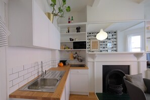 Private kitchen - stylish china town apartment, close to everything (Melbourne)