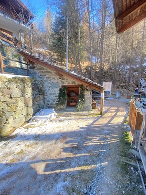 Property grounds - Vrbo Property (Pâquier)