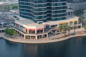 A waterfront property with a modern building featuring a restaurant and a spa. - StayShort - Elegant 2 bedroom that sleeps 4! (JLT)