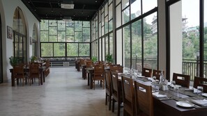Dining - Isvara (Kasauli)