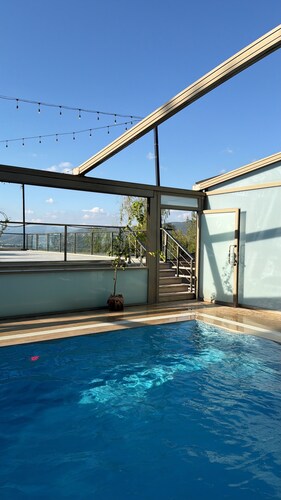 Spacious 9-Bedroom Estate with Heated Retractable Pool & Lake Views
