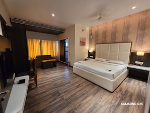 Room - THE FOUR SEASONS RECREATION (Jalgaon)
