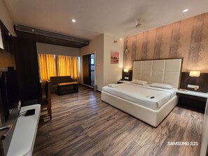 Room - THE FOUR SEASONS RECREATION (Jalgaon)