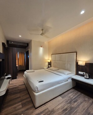 Room - THE FOUR SEASONS RECREATION (Jalgaon)