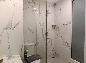 Bathroom - LYNN Hoel Mojokerto (Jawa Timur)