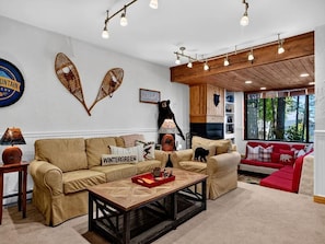 A cozy living room with a sofa, a coffee table, and a fireplace. - Dobie 25 with Wintergreen Advantage (Wintergreen)