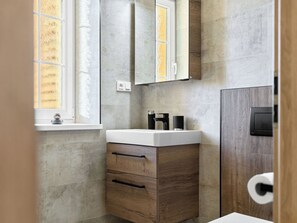 Pared, Piso, Arreglo De Tubería, Diseño De Interiores, Suelo, Mueble De Baño, Baño, Lavabo, Lavabo Del Baño, Grifo