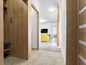 Flooring, Floor, Interior Design, Wall, Wood Flooring, Wood, Ceiling, Apartment, Home, Laminate Flooring