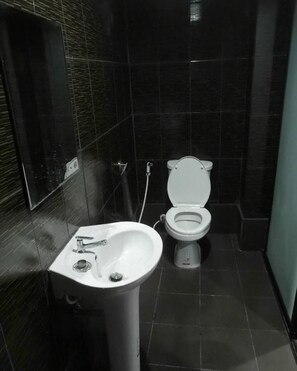Bathroom - GO INN Chiang Mai University - CMU (Chiang Mai)