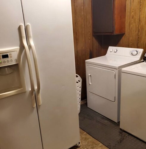 2-bedroom apartment near Pittsburgh in safest peaceful town