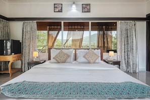 Room - ELIVAAS Signature Sierra Vista Shar Pool (Talegaon Anjaneri)