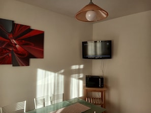 Interior - Apartment 'Rosemary' with Mountain View, Private Garden and Wi-Fi (Saint-Pierre)