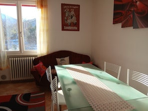 Dining - Apartment 'Rosemary' with Mountain View, Private Garden and Wi-Fi (Saint-Pierre)