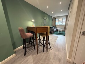 Unclassified image, 3 of 16, button - Spacious Home very quiet location. (Luton)