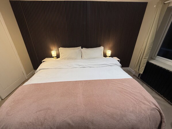 Room - Spacious Home very quiet location. (Luton)