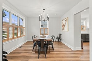 Dining - NEW! Royal Dragonfly - Sleeps 10 - Downtown Wilm. (Wilmington)