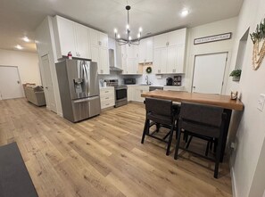 Private kitchen - Modern Shouse Stay - 2BR Sleeps 7 (Douglas)