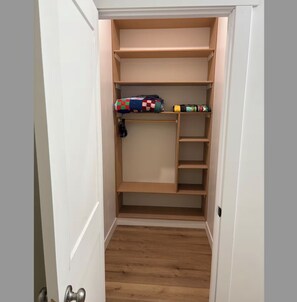 Unclassified image, 3 of 15, button - Modern Shouse Stay - 2BR Sleeps 7 (Douglas)