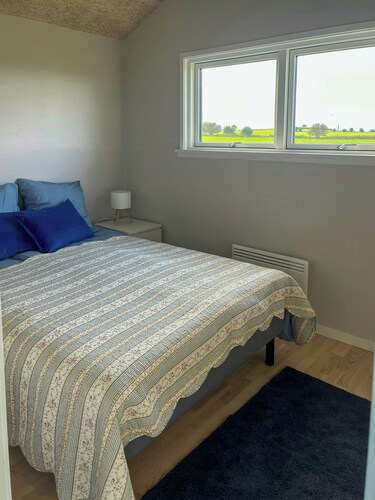 Holiday cottage with wild bath by field and water