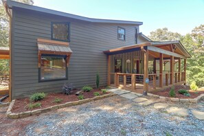 A two-story building with a covered porch and a gravel driveway. - Walk to Creek! 10-acre 'spring Creek Lodge' (Blue Ridge)