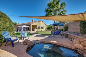 A backyard with a swimming pool, patio furniture, and a house. - Desert Oasis: Tucson Home w/ Private Swim Spa (Tucson)