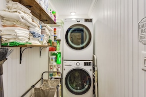 A laundry room with stacked towels, a washing machine, and a dryer. - Game & Theater Rooms! Lake Hartwell Family Oasis (Lavonia)