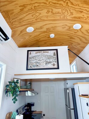 Private kitchen - Mountaintop Tiny Home 10 mins from Mount Snow (Dover)