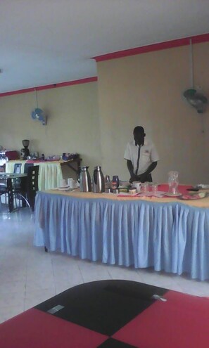 Breakfast area - Source Garden Hotel Jinja (Jinja)