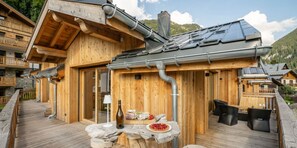 Outdoor dining - Vrbo Property (Champagny-en-Vanoise)
