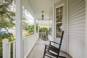 Terrace/patio - Little Egret House Luxury 3Bedrm with Fenced Yard (Bluffton)